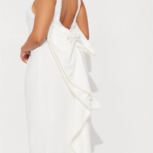 Elegant White Sleeveless Dress